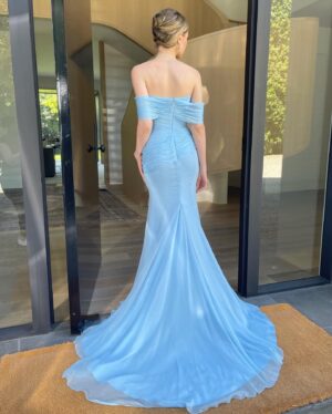 Caitlin Thompson Instagram - Great time at the Emmys last night with some of the This Is Us fam. THANK YOU @jasonwu for this stunning custom hand draped silk chiffon beauty. I didn’t want to take it off! 💙

And SO much love for these ladies who shared their magic with me.

@samanthamcmillen_stylist 
@bykileyfitz 
@dendoll 

Jewels- @leightonjewels 
Shoes- @stuartweitzman 
Bag- @tylerellisofficial