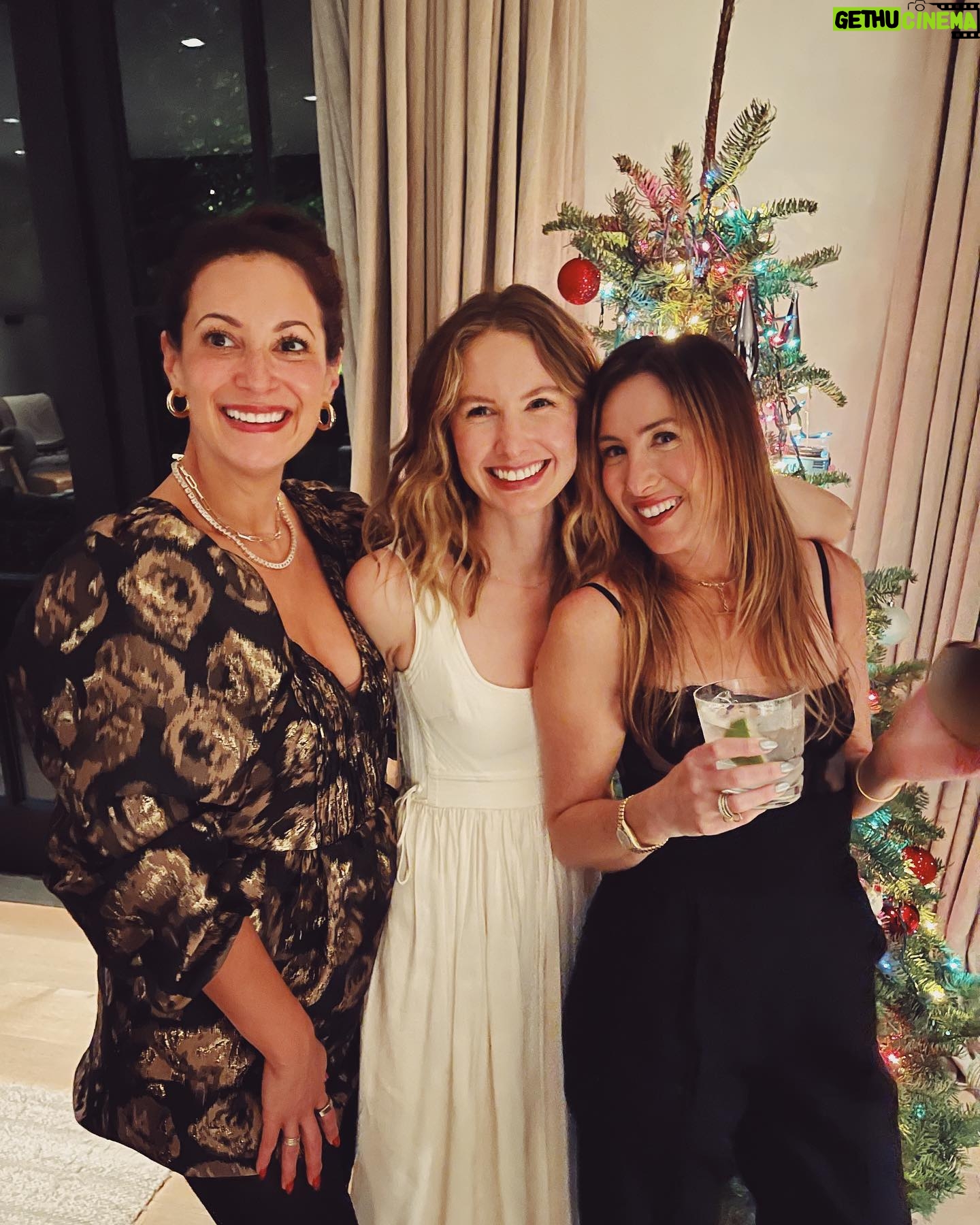 Caitlin Thompson - 5.8K Likes - Cauliflower and cookie cake. Happy new year!