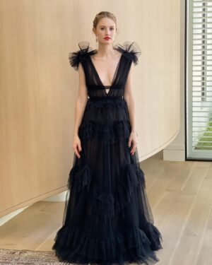 Caitlin Thompson Instagram - Emmys 2022 🖤 Thank you @samanthamcmillen_stylist @eddie_cook @cherishbrookehill @neillane @zuhairmuradofficial