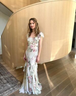 Caitlin Thompson Instagram - Fun night at the Emmys cheering on Only Murders in the Building 🌟 Thank you to this amazing team!
@samanthamcmillen_stylist 
@andremakeup 
@eddie_cook 
@shrimptoncouture for lending me the most gorgeous vintage John Galliano dress ❤️
@ireneneuwirth earrings
@akailareid left ring
@selimmouzannar right ring