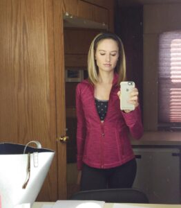 Actress Caitlin Thompson HD Instagram Photos and Wallpapers May 2022