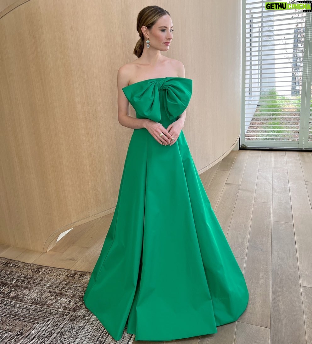 Caitlin Thompson - 7K Likes - Quick shot before leaving for the #criticschoiceawards today. Beyond excited to get to wear another gown by @jasonwu 💚
Thank you to the dream team!
@samanthamcmillen_stylist
@dendoll
@bykileyfitz