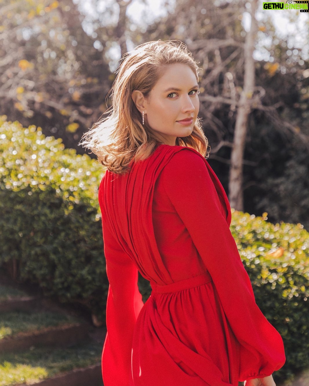 Caitlin Thompson - 6.5K Likes - *Cue the red dress emoji
Photographer @owen_devalk
Stylist @samanthamcmillen_stylist
Makeup @amyoresman
Hair @dklahair