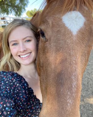 Caitlin Thompson Instagram - Happy Thanksgiving from me and this turkey!