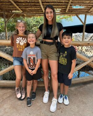 Caitlin Dechelle Instagram - meanwhile in TEXAS 🫧✨🦩🥋🍔🌊🦈