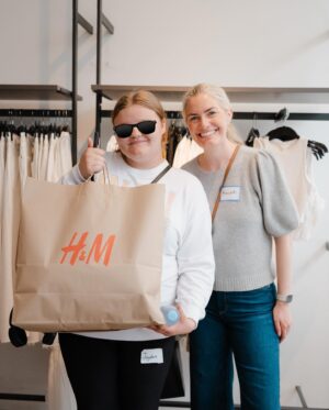 Caitlin McHugh Instagram - Shopping sprees for youth in foster care 🥰🫶 

The day started with lunch at @thebungalowsm followed by shopping at @hm! Each kid was paired with a volunteer who made them feel seen and confident 💙 These experiences are so important to show foster youth they matter. Thank you to everyone who made this day possible @civicsoulca 🙌 

#FosterLove #SupportFosterYouth #FosterCare
