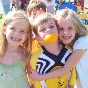 Cali Sheldon Instagram - I guess it could be worse... happy national siblings day to these two! 👱‍♀️👱‍♀️🧑