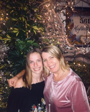 Cali Sheldon Instagram - Happy birthday Mom I love you! 🌺