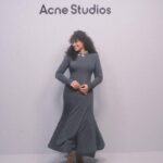 Camélia Jordana Instagram - Pure art with @acnestudios 🩶 La création, l’art et la beauté sont essentiels en ce moment. Penser à autre chose que l’inhumanité ( parce qu’on en a le privilège ), rêver encore, construire et inventer. Une parenthèse de lumière dans le désastre. Merci pour l’invitation et bravo à toute l’équipe @edouardschneider @blandinelala Roman & more 🫠 Thank u dear lord for @rokhayadiallo 💙 & @thisisluckylove 💗