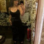 Camélia Jordana Instagram - Gli amici sono il respiro del cuore Les framboises, le monde de l’autre côté du voile qui se pointe en librairie, les fleurs, Mars de feu, la colline et les chiens. Also FREE PALESTINE 🇵🇸