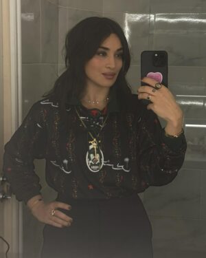 Camélia Jordana Instagram - Back to joy, India, roots, kings and queens, music and FREE PALESTINE 🍉