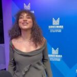 Camélia Jordana Instagram – Merci à toutes les magnifiques équipes de @seriesmania pour votre accueil et votre travail incroyable ! Cœur plein, tête remplie d’images magnifiques et de regards nouveaux et singuliers sur le monde. Ce festival est génial, j’ai pris une énorme vague de joie 🫶🏻 special thanks to l’ange @aitorbask 🫂❤️

Merci encore à @margauxbaralon d’avoir mené cette masterclass avec brio ! Merci aux équipes de l’ @ugc_lille_metropole de l’avoir si chaleureusement accueillie. Merci au public délicieux pour sa présence, c’était si bon de vous retrouver. Si vous voulez l’entendre, vous pouvez retrouver la masterclass sur YouTube.

Aussi, impossible de remettre la main sur le nom de l’autrice de l’acrostiche – qui m’a émue aux larmes – offert pendant la masterclass par une femme formidable. N’hésitez pas si vous l’avez, peut-être même, si c’est vous 🥹❤️

Et sinon : CESSEZ LE FEU, LIBÉREZ LES OTAGES, STOP KILLING INNONCENTS 

@laculturepouruncessezlefeu 🕊️