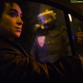 Camélia Jordana Instagram - Ce film est à vous. Il a une place rare dans mon court chemin cinématographique. Il m’a fait rencontrer de nouveaux membres de ma famille, il m’a fait dire des choses que je ne pouvais exprimer ailleurs, sous d’autres formes. Malika et ses proches traversent cette période du deuil dans la dignité, ce grâce au combat qu’ils mènent pour la justice et la vérité. " - La vérité, ça se travaille - La colère, c’est noble ". Avec ce casting fou, @fiansolevrai @soniafaidi_ @makitasamba @samguesmi @louisecoldefy @lamine.yk @hammougraiapage @larrysogoodnolove de vrais partenaires, de vie, de jeu, de travail et de traversée commune. 🫶🏻🫶🏻🫶🏻 Merci Mehdi pour ta confiance, merci pour Malika, pour son histoire, celle de Karim, Driss, Nour, Mohamed, Adel, Reda, Nadia, Slimane, Maître Archi, Estelle, Lamine, et tous les autres… Merci de les avoir déposés precisiement dans nos mains et sur nos épaules. Immense pensée pour toute l’équipe du film qui est allée le chercher de toute sa force et de tout son cœur. Ce récit est important, parce que les vies de ces personnes le sont. Mais aussi, parce que c’est la première fois qu’il prend vie sous forme d’objet filmique. Merci aussi pour ça. J’ai enfin une immense pensée pour toutes les victimes de violence policière, pour toutes les familles, les comités, les militant.e.s. 🕯🌹 Allez voir ce film, parlez-en, s’il vous plaît, faites-le tout aussi grand que l’amour et la conviction qu’on y a mis 🥹🕯🫶🏻