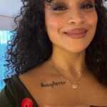 Camélia Jordana Instagram – Merci à toutes les magnifiques équipes de @seriesmania pour votre accueil et votre travail incroyable ! Cœur plein, tête remplie d’images magnifiques et de regards nouveaux et singuliers sur le monde. Ce festival est génial, j’ai pris une énorme vague de joie 🫶🏻 special thanks to l’ange @aitorbask 🫂❤️

Merci encore à @margauxbaralon d’avoir mené cette masterclass avec brio ! Merci aux équipes de l’ @ugc_lille_metropole de l’avoir si chaleureusement accueillie. Merci au public délicieux pour sa présence, c’était si bon de vous retrouver. Si vous voulez l’entendre, vous pouvez retrouver la masterclass sur YouTube.

Aussi, impossible de remettre la main sur le nom de l’autrice de l’acrostiche – qui m’a émue aux larmes – offert pendant la masterclass par une femme formidable. N’hésitez pas si vous l’avez, peut-être même, si c’est vous 🥹❤️

Et sinon : CESSEZ LE FEU, LIBÉREZ LES OTAGES, STOP KILLING INNONCENTS 

@laculturepouruncessezlefeu 🕊️