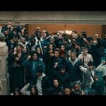 Camélia Jordana Instagram - Ce film est à vous. Il a une place rare dans mon court chemin cinématographique. Il m’a fait rencontrer de nouveaux membres de ma famille, il m’a fait dire des choses que je ne pouvais exprimer ailleurs, sous d’autres formes. Malika et ses proches traversent cette période du deuil dans la dignité, ce grâce au combat qu’ils mènent pour la justice et la vérité. " - La vérité, ça se travaille - La colère, c’est noble ". Avec ce casting fou, @fiansolevrai @soniafaidi_ @makitasamba @samguesmi @louisecoldefy @lamine.yk @hammougraiapage @larrysogoodnolove de vrais partenaires, de vie, de jeu, de travail et de traversée commune. 🫶🏻🫶🏻🫶🏻 Merci Mehdi pour ta confiance, merci pour Malika, pour son histoire, celle de Karim, Driss, Nour, Mohamed, Adel, Reda, Nadia, Slimane, Maître Archi, Estelle, Lamine, et tous les autres… Merci de les avoir déposés precisiement dans nos mains et sur nos épaules. Immense pensée pour toute l’équipe du film qui est allée le chercher de toute sa force et de tout son cœur. Ce récit est important, parce que les vies de ces personnes le sont. Mais aussi, parce que c’est la première fois qu’il prend vie sous forme d’objet filmique. Merci aussi pour ça. J’ai enfin une immense pensée pour toutes les victimes de violence policière, pour toutes les familles, les comités, les militant.e.s. 🕯🌹 Allez voir ce film, parlez-en, s’il vous plaît, faites-le tout aussi grand que l’amour et la conviction qu’on y a mis 🥹🕯🫶🏻
