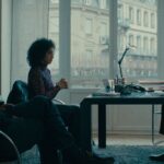 Camélia Jordana Instagram - Ce film est à vous. Il a une place rare dans mon court chemin cinématographique. Il m’a fait rencontrer de nouveaux membres de ma famille, il m’a fait dire des choses que je ne pouvais exprimer ailleurs, sous d’autres formes. Malika et ses proches traversent cette période du deuil dans la dignité, ce grâce au combat qu’ils mènent pour la justice et la vérité. " - La vérité, ça se travaille - La colère, c’est noble ". Avec ce casting fou, @fiansolevrai @soniafaidi_ @makitasamba @samguesmi @louisecoldefy @lamine.yk @hammougraiapage @larrysogoodnolove de vrais partenaires, de vie, de jeu, de travail et de traversée commune. 🫶🏻🫶🏻🫶🏻 Merci Mehdi pour ta confiance, merci pour Malika, pour son histoire, celle de Karim, Driss, Nour, Mohamed, Adel, Reda, Nadia, Slimane, Maître Archi, Estelle, Lamine, et tous les autres… Merci de les avoir déposés precisiement dans nos mains et sur nos épaules. Immense pensée pour toute l’équipe du film qui est allée le chercher de toute sa force et de tout son cœur. Ce récit est important, parce que les vies de ces personnes le sont. Mais aussi, parce que c’est la première fois qu’il prend vie sous forme d’objet filmique. Merci aussi pour ça. J’ai enfin une immense pensée pour toutes les victimes de violence policière, pour toutes les familles, les comités, les militant.e.s. 🕯🌹 Allez voir ce film, parlez-en, s’il vous plaît, faites-le tout aussi grand que l’amour et la conviction qu’on y a mis 🥹🕯🫶🏻
