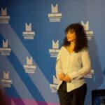 Camélia Jordana Instagram – Merci à toutes les magnifiques équipes de @seriesmania pour votre accueil et votre travail incroyable ! Cœur plein, tête remplie d’images magnifiques et de regards nouveaux et singuliers sur le monde. Ce festival est génial, j’ai pris une énorme vague de joie 🫶🏻 special thanks to l’ange @aitorbask 🫂❤️

Merci encore à @margauxbaralon d’avoir mené cette masterclass avec brio ! Merci aux équipes de l’ @ugc_lille_metropole de l’avoir si chaleureusement accueillie. Merci au public délicieux pour sa présence, c’était si bon de vous retrouver. Si vous voulez l’entendre, vous pouvez retrouver la masterclass sur YouTube.

Aussi, impossible de remettre la main sur le nom de l’autrice de l’acrostiche – qui m’a émue aux larmes – offert pendant la masterclass par une femme formidable. N’hésitez pas si vous l’avez, peut-être même, si c’est vous 🥹❤️

Et sinon : CESSEZ LE FEU, LIBÉREZ LES OTAGES, STOP KILLING INNONCENTS 

@laculturepouruncessezlefeu 🕊️