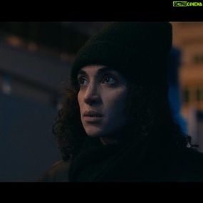 Camélia Jordana Instagram - Ce film est à vous. Il a une place rare dans mon court chemin cinématographique. Il m’a fait rencontrer de nouveaux membres de ma famille, il m’a fait dire des choses que je ne pouvais exprimer ailleurs, sous d’autres formes. Malika et ses proches traversent cette période du deuil dans la dignité, ce grâce au combat qu’ils mènent pour la justice et la vérité. " - La vérité, ça se travaille - La colère, c’est noble ". Avec ce casting fou, @fiansolevrai @soniafaidi_ @makitasamba @samguesmi @louisecoldefy @lamine.yk @hammougraiapage @larrysogoodnolove de vrais partenaires, de vie, de jeu, de travail et de traversée commune. 🫶🏻🫶🏻🫶🏻 Merci Mehdi pour ta confiance, merci pour Malika, pour son histoire, celle de Karim, Driss, Nour, Mohamed, Adel, Reda, Nadia, Slimane, Maître Archi, Estelle, Lamine, et tous les autres… Merci de les avoir déposés precisiement dans nos mains et sur nos épaules. Immense pensée pour toute l’équipe du film qui est allée le chercher de toute sa force et de tout son cœur. Ce récit est important, parce que les vies de ces personnes le sont. Mais aussi, parce que c’est la première fois qu’il prend vie sous forme d’objet filmique. Merci aussi pour ça. J’ai enfin une immense pensée pour toutes les victimes de violence policière, pour toutes les familles, les comités, les militant.e.s. 🕯🌹 Allez voir ce film, parlez-en, s’il vous plaît, faites-le tout aussi grand que l’amour et la conviction qu’on y a mis 🥹🕯🫶🏻