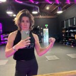Cameron Esposito Instagram - Pls @emmawillmann: how’s the shred? also looking for @rachelscanloncomedy @twodykesandamic @hypefitness_la input • i don’t currently look like this I’ve been in bed for one month