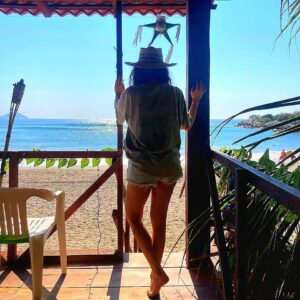 Camila Selser Instagram - Cuando sea feliz no diré nada...🌊💙🍀