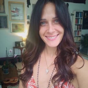 Camila Selser Instagram - Abril pasó como un suspiro 🫶
