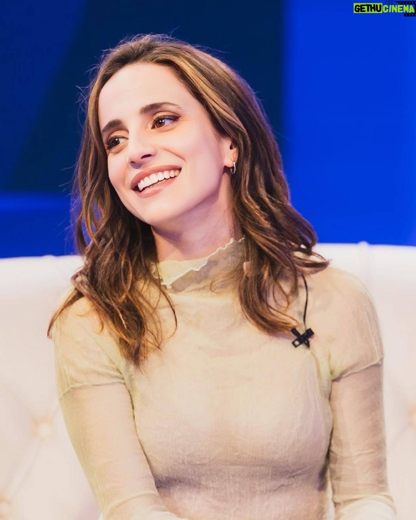 Camila Hirane - 10.2K Likes - Ayer saliΓ³ el programa especial de Verdades Ocultas. Lo vieron? Me mandaron esta foto linda ahΓ disfrutando y recordando con los compaΓ±eros de tantos aΓ±os. Mucha nostalgia, mucho amor.
Gracias por la foto y por todoooo @hiraners.oficial