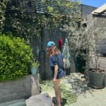 Camila Hirane Instagram - domingo 🧢🐇