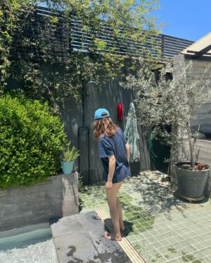 Camila Hirane Instagram - domingo 🧢🐇