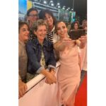 Camila Hirane Instagram - Aquí, en la alfombra roja de @sansebastianfes 💎 hermosa experiencia acompañada de mi hermoso vestido de gasa de seda teñida a mano, del genio argentino @es.gone hecho a medida para mí, desde su headquarter en Palermo. El styling me lo hizo @thisisjla y @octavioferrero el par más estiloso y más divertido del mundo. Chicos los re-amo! GRACIAS!!! El blazer negro es de @carzogliobuenosaires mi marca favorita de Buenos Aires 🤤 Los accesorios, aros y cartera: @flaneurba Glam: @consueortizmakeup para @lorealpro #lorealprospain @one__offartists ✨ gracias, gracias! Un saludo a los señoras amorosas con las que me saqué fotos en la alfombra, el público del festival es en verdad maravilloso! fui muy feliz… A Rita, en cambio, la chihuahua… le dio fiaca la alfombra roja, se quiso quedar en el spa del hotel.