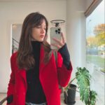 Camila Mateos Instagram – la del final a modo manifestación 🧡 la del principio en el @perla.estudio en el medio todo rico