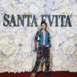 Camila Mateos Instagram – La quinta foto es de Eva en 1937. En 1935 parte a Buenos Aires “con grandes ojos oscuros de mirada un poco triste, sin saber lo que iba a encontrar pero con la determinación inquebrantable de ser actriz” escribe Marysa Navarro en Evita, un libro que me sirvió de guía para conocer a la Eva de Los Toldos.  Bueno, dejo este carrete y no jodo más pero entenderán… estoy contenta. 🐣
Gracias @lailadus por esas tardes leyendo poemas, repitiendo mil veces las escenas entre mates y emocion. Te quiero! 
Vayan a ver #SantaEvita que es una 💎💎💎 @starplusla
