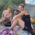 Camila Mateos Instagram - Que los cumpleaños siempre sean este goce en conjunto, donde lo que se celebra es ser parte de la vida de las personas que más queres y que estas sean parte de la tuya. Si me preguntas hoy, siento con fuerza que puedo hacer y ser lo que sea que me proponga, porque tengo el amor de mis amigues, y por eso les voy a estar siempre siempre agradecida. Cuando digo que son mi corazon, no estoy exagerando 💖🌹