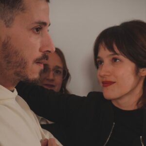 Camila Mateos Instagram - La salida es ir al teatro ::)) Cuarta edición de @intento.rodeo en @lamansionmatrera Y última (esta vez es enserio) de Uno Mas Uno Igual, dirigida por @nachociatti tamb van a poder ver otras dos escenas hermosas y una puesta audiovisual sorpresa. Musicaliza mi prefe DjBache *ENTRADAS EN BIO DE @intento.rodeo * 🍾🧚‍♀️