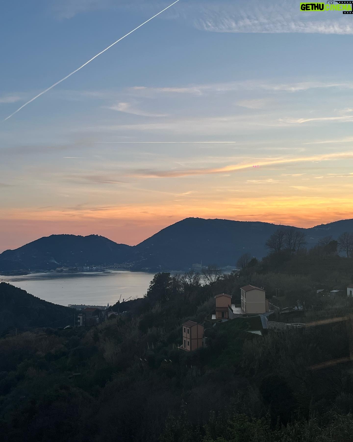 Camila Raznovich Instagram - Buonasera dal Golfo dei poeti…. #lerici #borgodeiborghi2024 #tvshow #golfodeipoeti