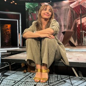 Camila Raznovich Instagram - Ma che bella domenica!!! Grazie per essere stati insieme a noi del @kilimangiarorai #tvshow #raitre #travelshow @massimoalba