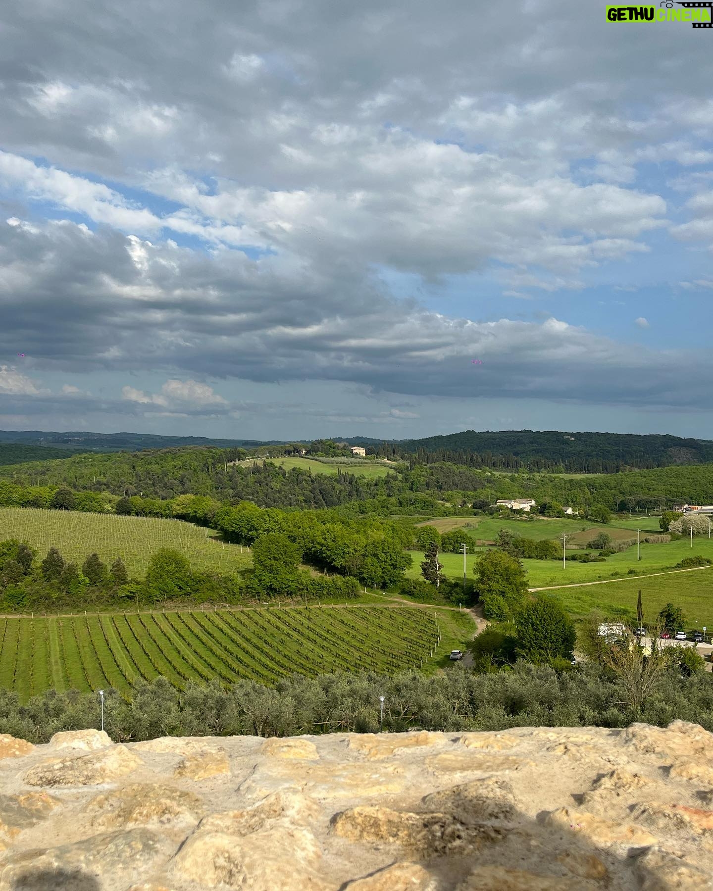 Camila Raznovich Instagram - Fantastic days with the @borgostomennano gang at Monteriggioni…. Grazie 🙏 #daysoff #italiabella #monteriggioni #tuscany #buildingmemories