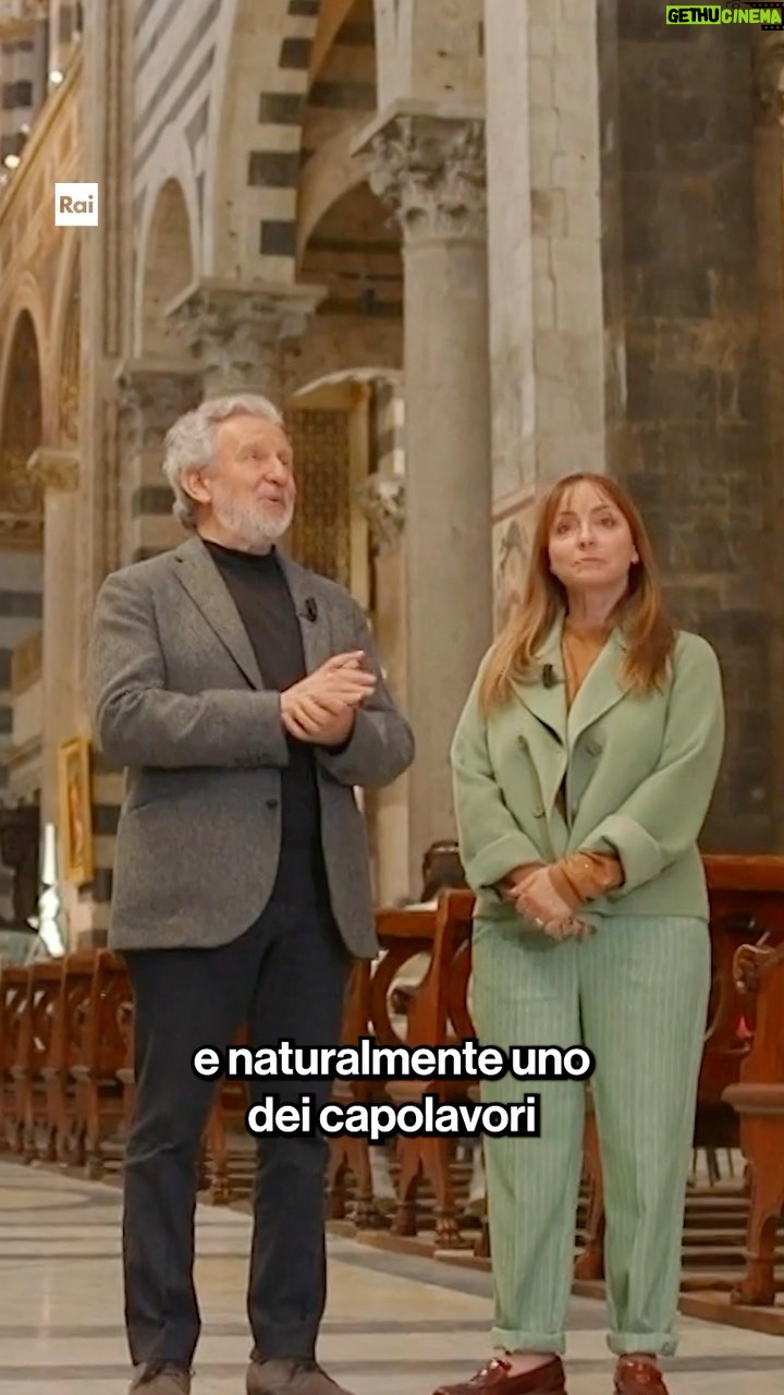 Camila Raznovich Instagram - Piergiorgio Odifreddi insieme a @camilaraznovich racconta le meraviglie del Duomo di Pisa, nella Cattedrale al centro di Piazza dei Miracoli, sono conservate sorprendenti opere d’arte. #IlBorgoDeiBorghi