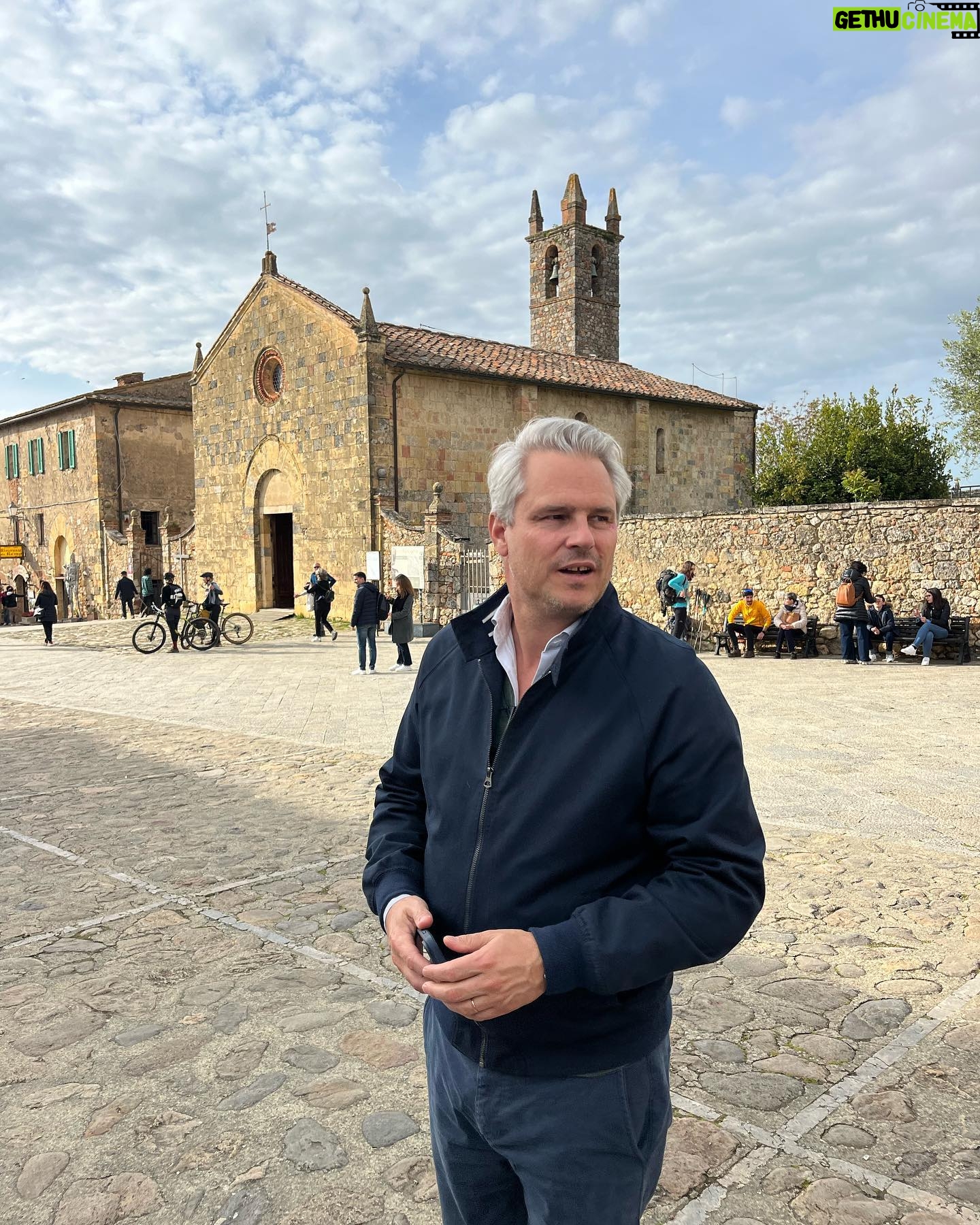 Camila Raznovich Instagram - Fantastic days with the @borgostomennano gang at Monteriggioni…. Grazie 🙏 #daysoff #italiabella #monteriggioni #tuscany #buildingmemories