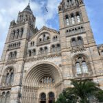 Camila Raznovich Instagram - A day at the National History museum…. #london🇬🇧 #easter2024 #travelling #buildingmemories #soleeviola💜