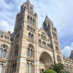 Camila Raznovich Instagram - A day at the National History museum…. #london🇬🇧 #easter2024 #travelling #buildingmemories #soleeviola💜