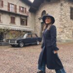 Camila Raznovich Instagram – Girando “borgo dei borghi” … quale sarà quest’anno il borgo più bello d’Italia? Vi aspetto domenica 31 marzo in prima serata su RAI3 #tvhow #borgodeiborghi #italiabella #descoveritaly🇮🇹