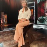 Camila Raznovich Instagram - Un’altra domenica passata insieme a voi… grazie! @kilimangiarorai #tvshow #travelshow #raitre #kilimangiaro #
