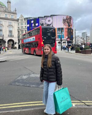 Camila Raznovich Instagram - Down memory lane in London 30 years later…. #london #memory #buildingmemories❤️ #violaesole #easter2024