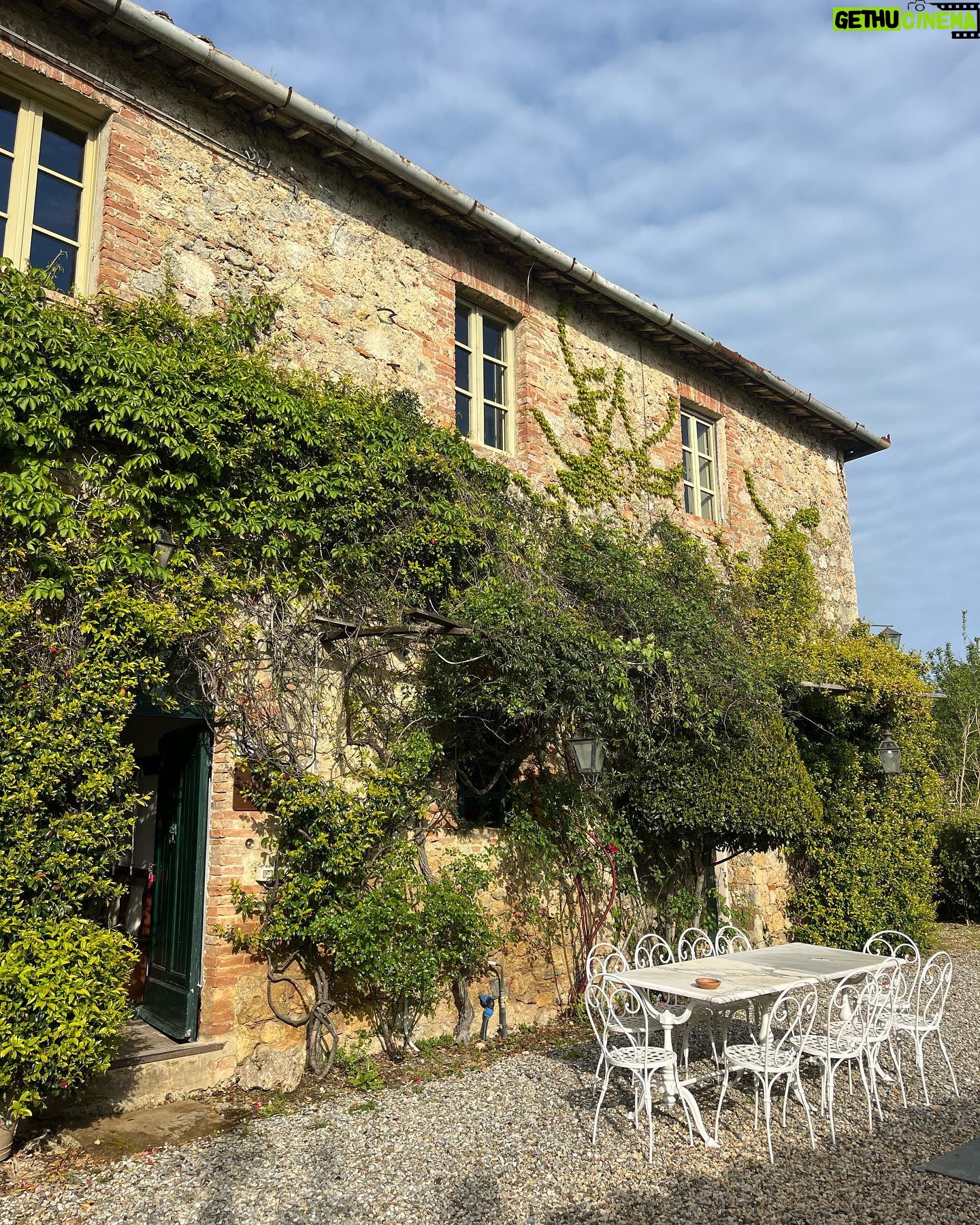 Camila Raznovich Instagram - Amazing place @borgostomennano #timeoff #tuscany #friends #italiabella