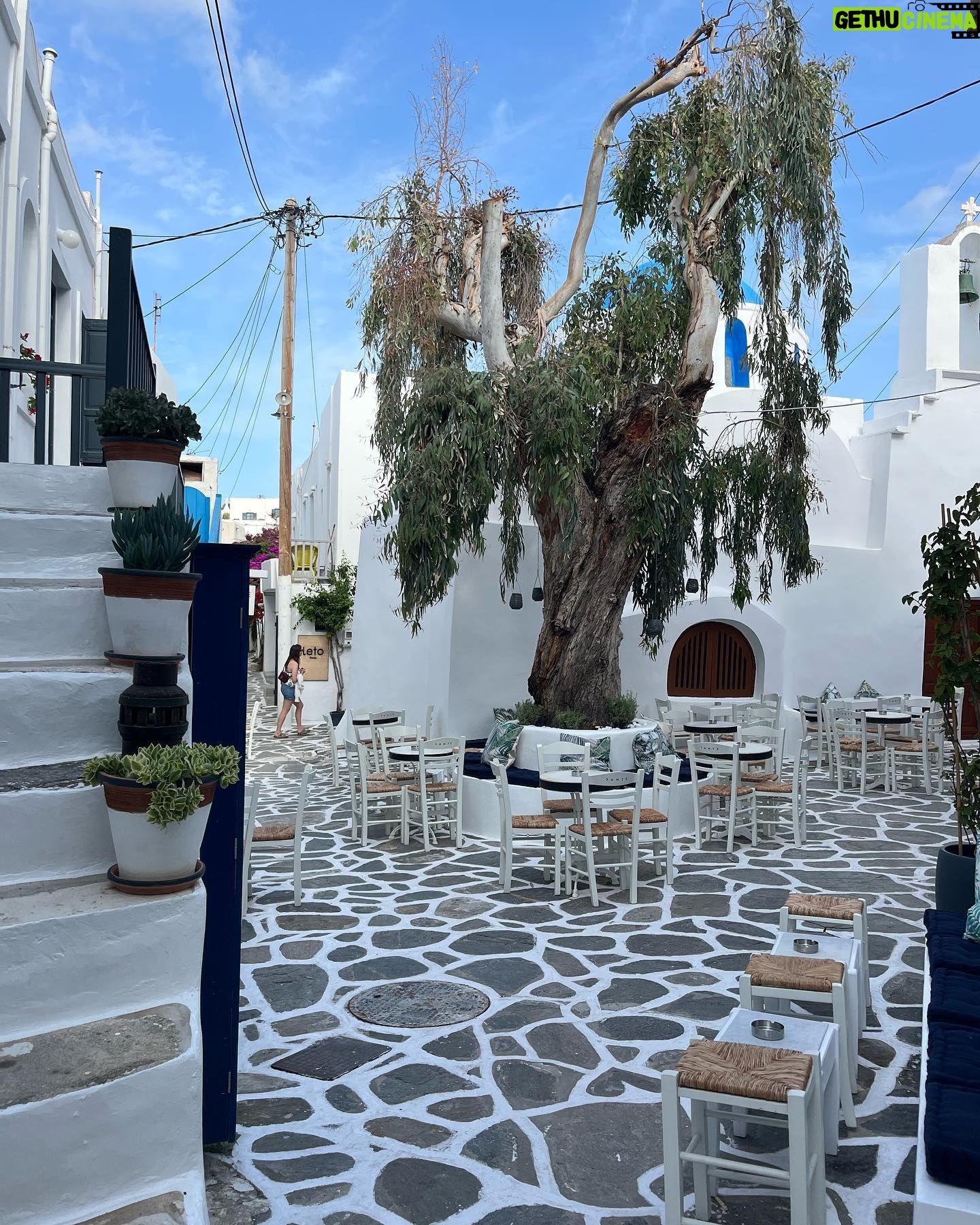 Camila Raznovich Instagram - Greek days …. #naussa #strollingaround #cyclades #antiparos #buildingmemories❤️ #avectoi @antiparoshouses