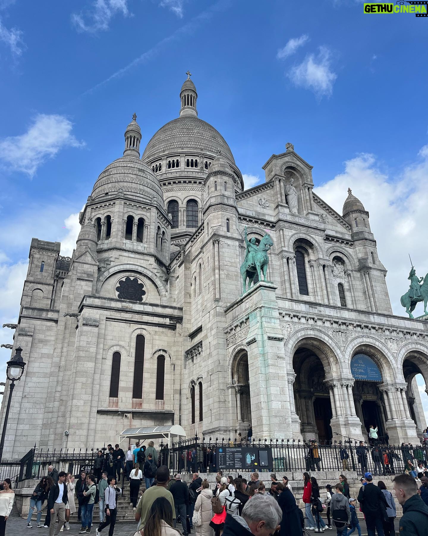Camila Raznovich Instagram - Bites of Paris… #paris #springisintheair🌸 #april2024