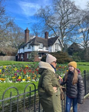 Camila Raznovich Instagram - Down memory lane, in London 30 years later…. #london  #travellingwithkids #2024 #backinthecity #violaesole❤️