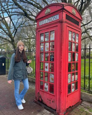 Camila Raznovich Instagram - Down memory lane, in London 30 years later…. #london  #travellingwithkids #2024 #backinthecity #violaesole❤️