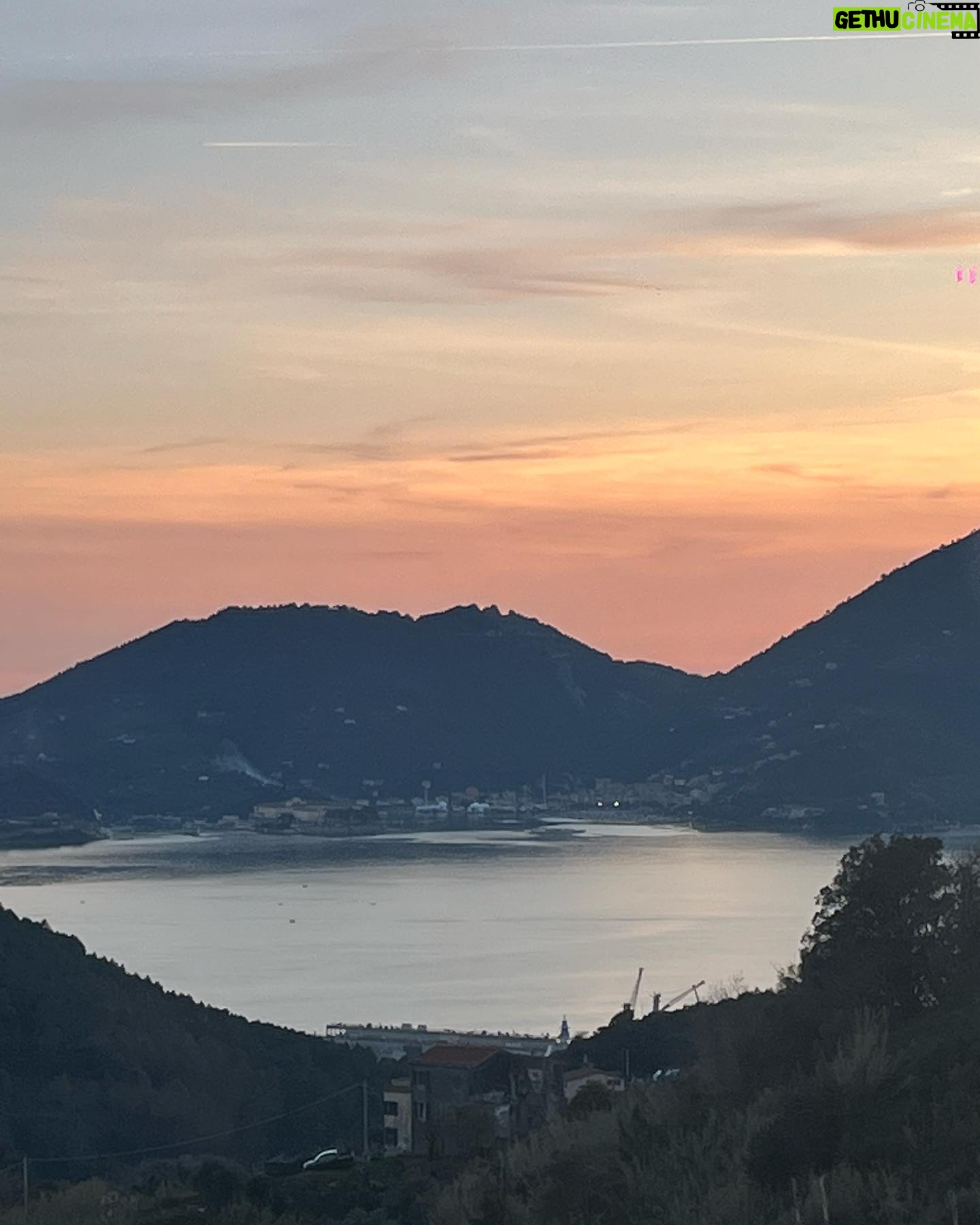 Camila Raznovich Instagram - Buonasera dal Golfo dei poeti…. #lerici #borgodeiborghi2024 #tvshow #golfodeipoeti