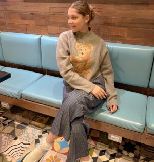 Camila Rivas Instagram - Floreciendo✨🤍🧸
@bershka #bershkastyle #publicidad